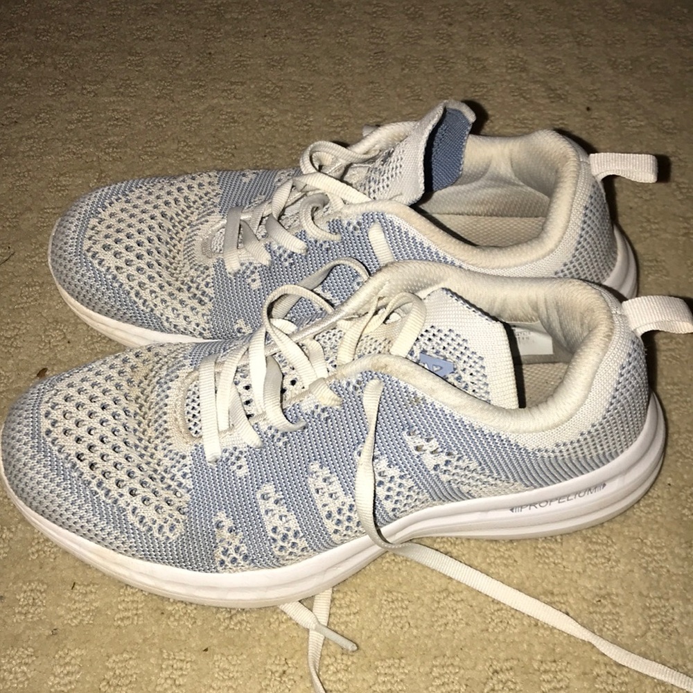 APL women’s shoe - Picture 3 of 6